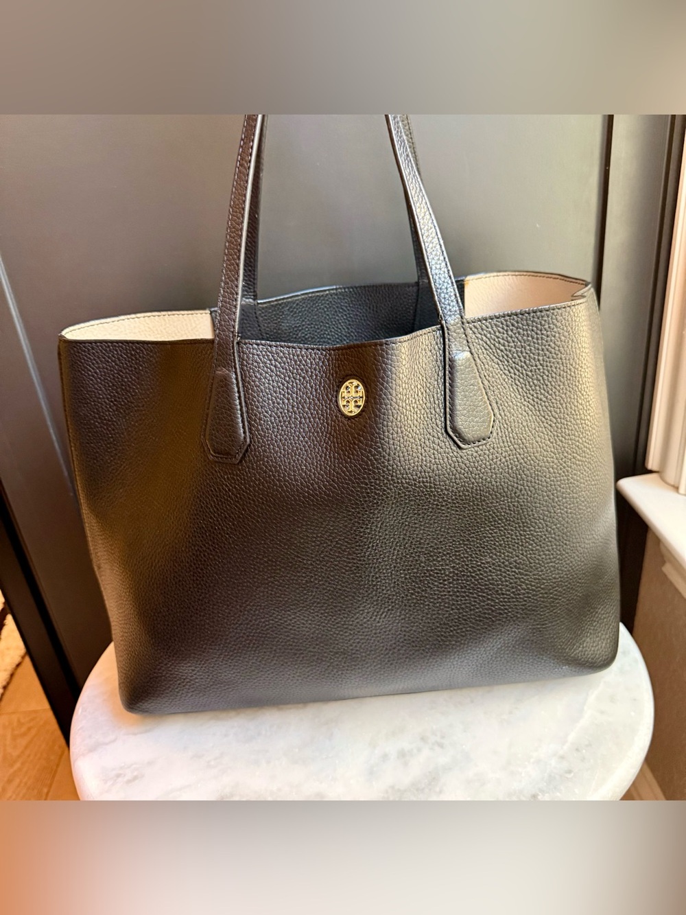 Tory Burch Perry Tote Bag Black
Pebbled Leather GUC